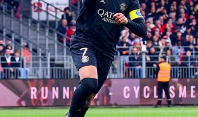 Kaiyun APP-【法甲】扎伊尔世界波，姆巴佩梅开，巴黎3-2客场绝杀