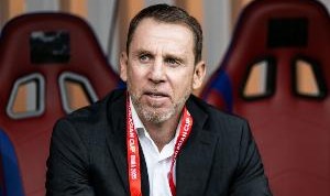 记者：国足明晚对阵韩国应该会使用4231阵型，终于不用踢单后腰了