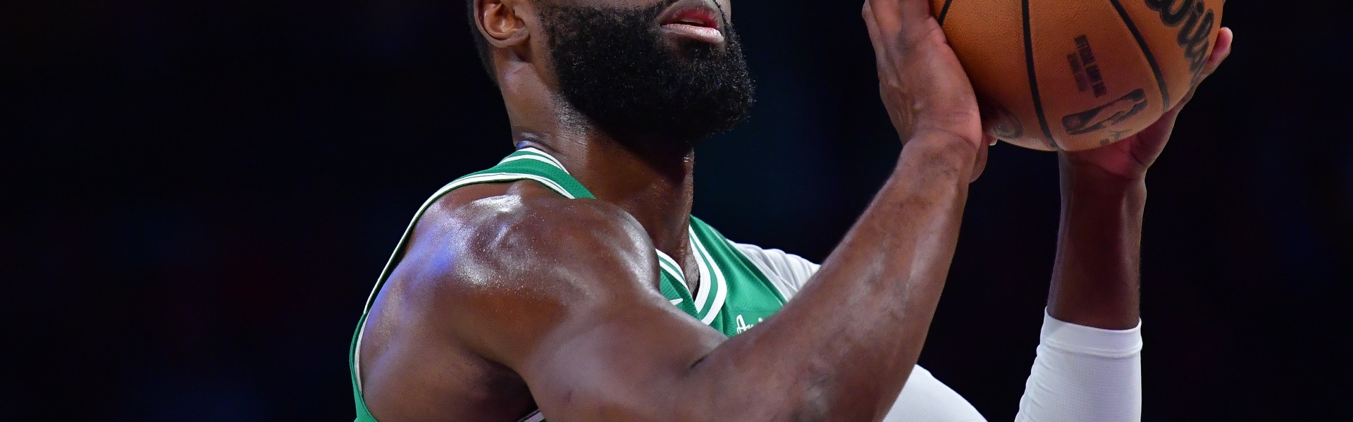 kaiyun体育app-杰伦·布朗因左跟腱炎缺席今日打尼克斯比赛！奎塔/小白出战成疑